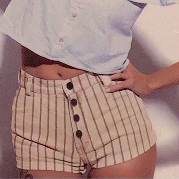 Rewash The Riley Cream Blue Pinstripe Comfort Stretch High Rise Shorts NEW - Picture 2 of 14